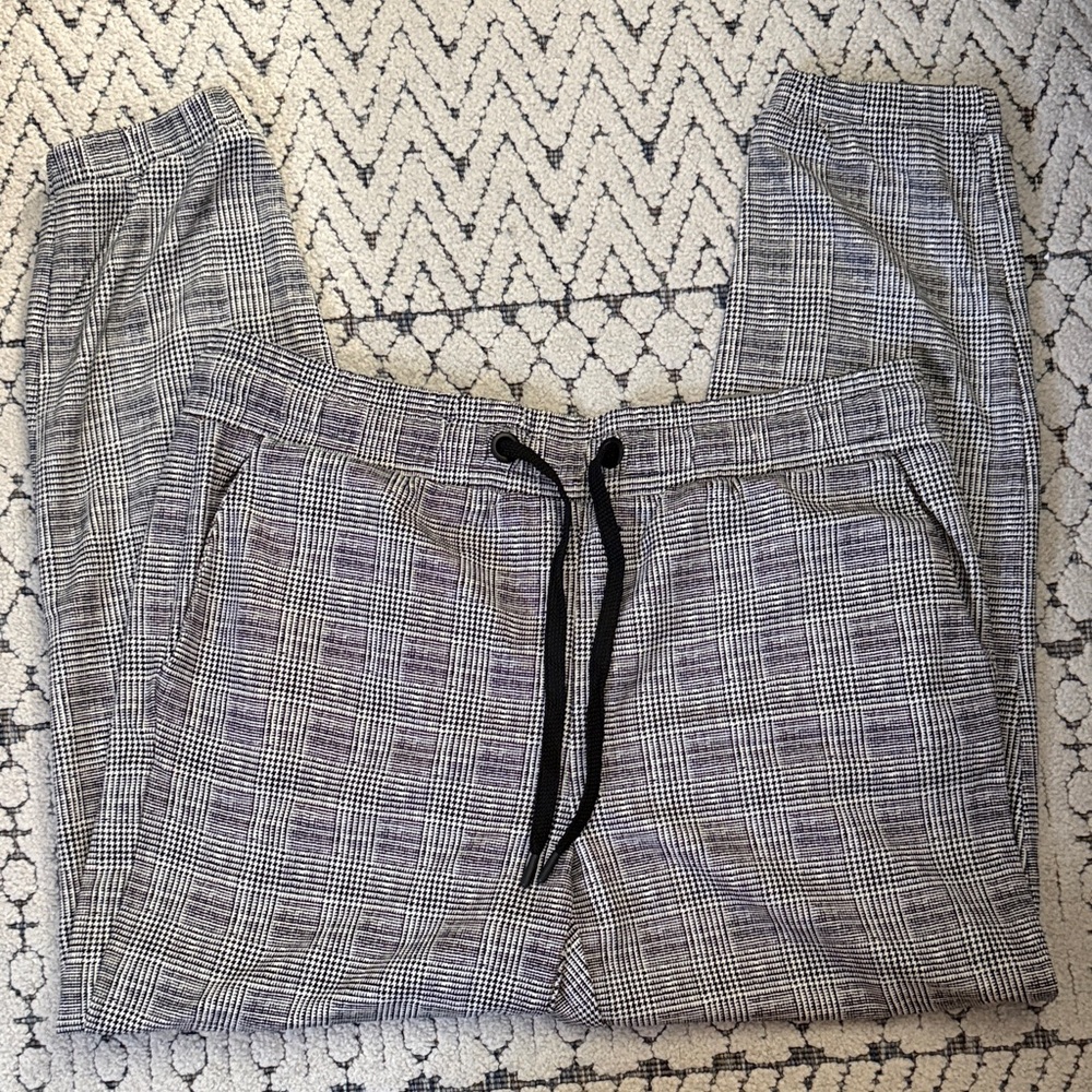 NWT women’s joggers by One by Chapter One . Size L